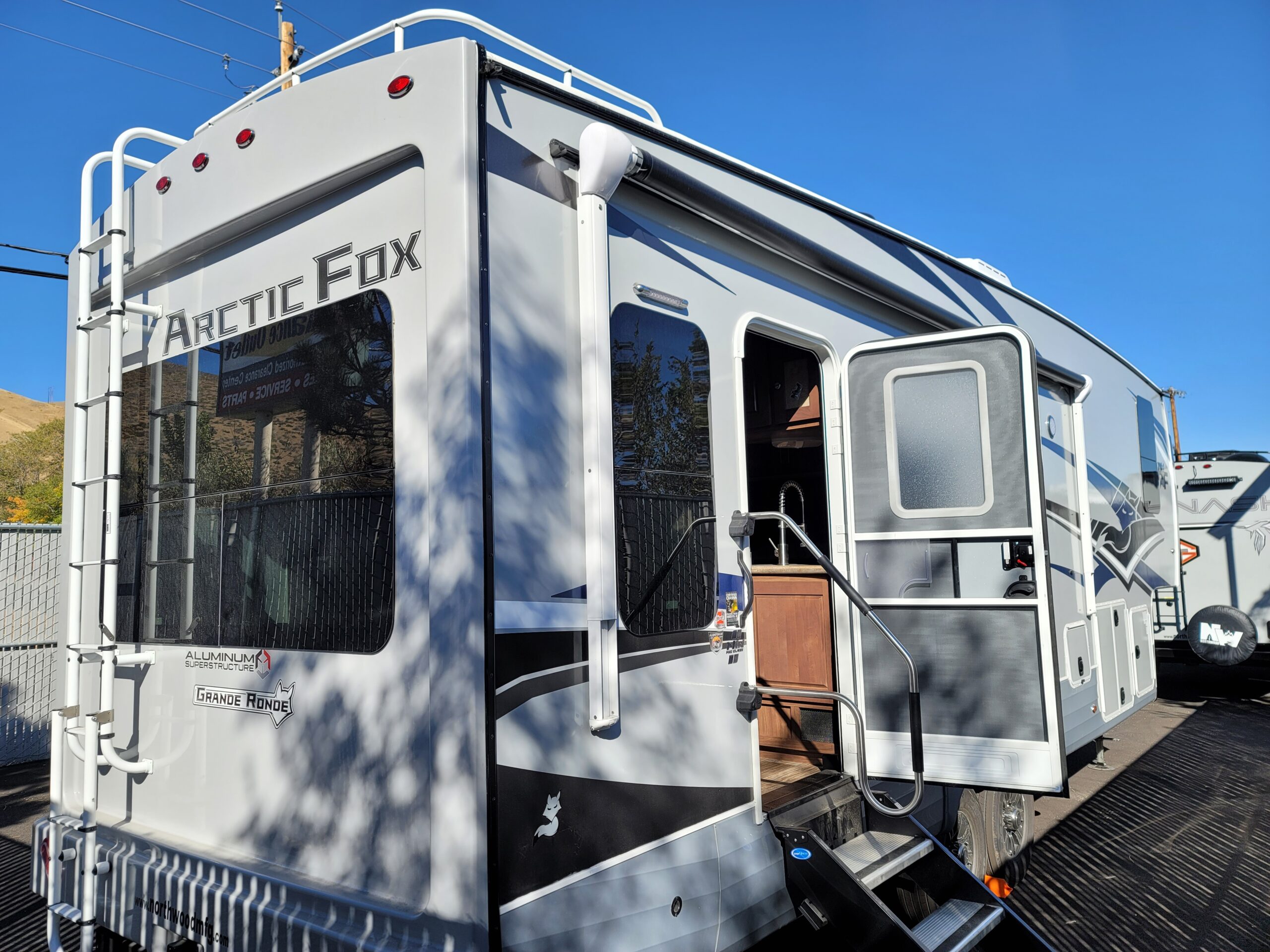 PIC3 Custom Truck Accessories