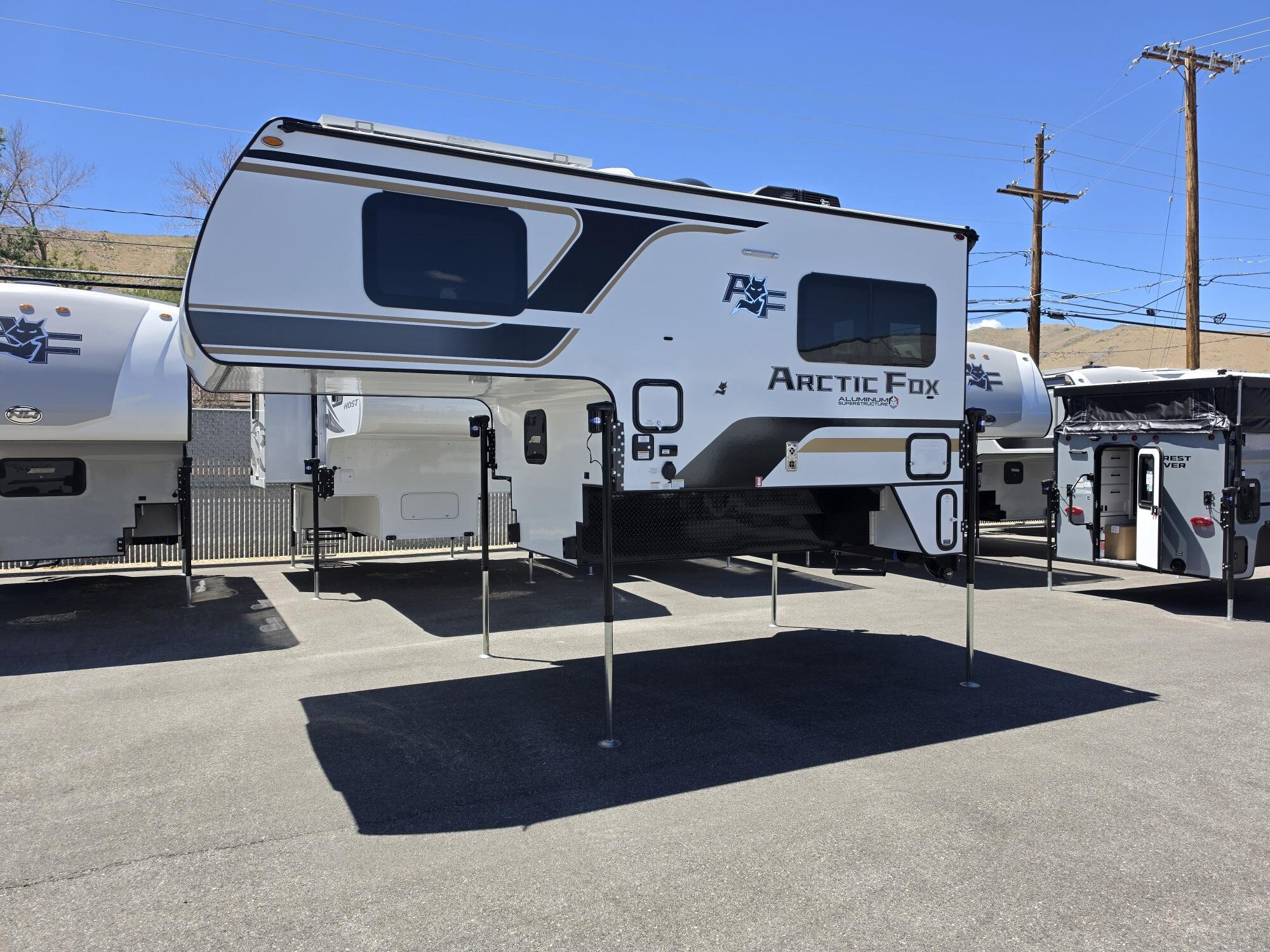 2027 Northwood Arctic Fox 865