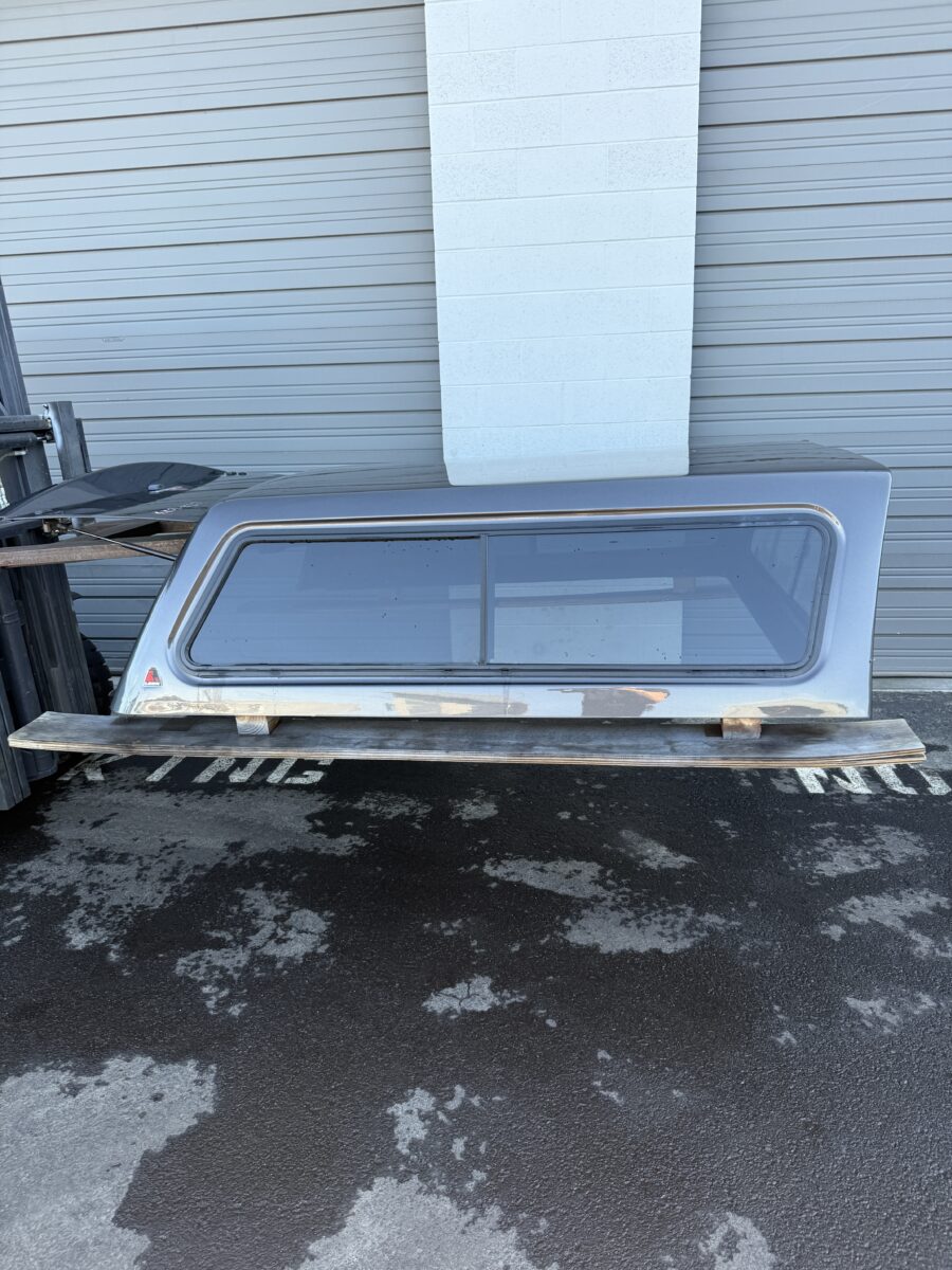 LEER 100XR Dark Gray camper shell — Ram 1500